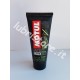 Motul M4 hands clean